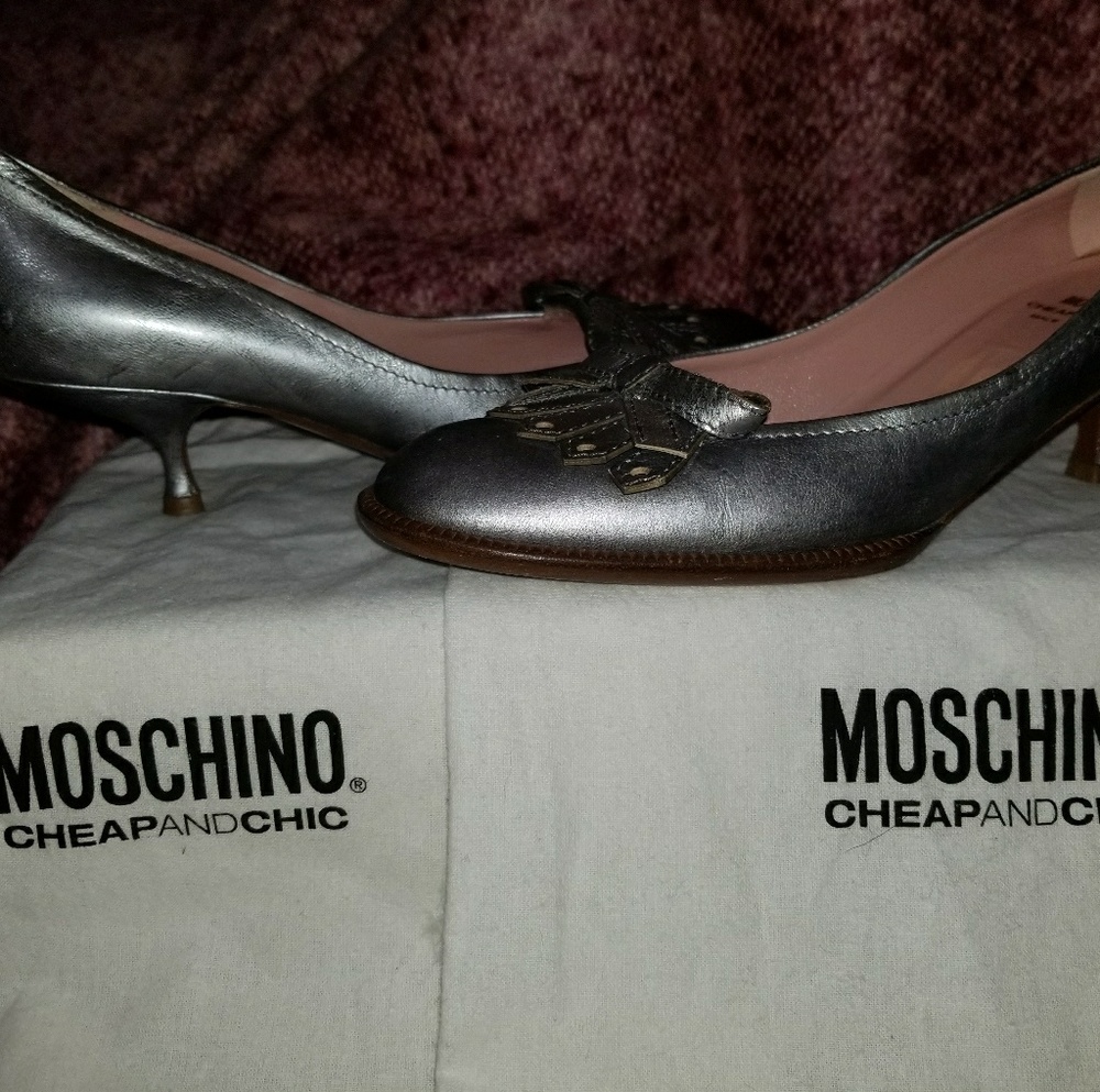 Auth Moschino Silver Metallic Kitten Heels